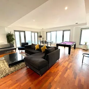  Apartment Penthouse - Sleeps 8 - City Centre - Free Parking - City Views